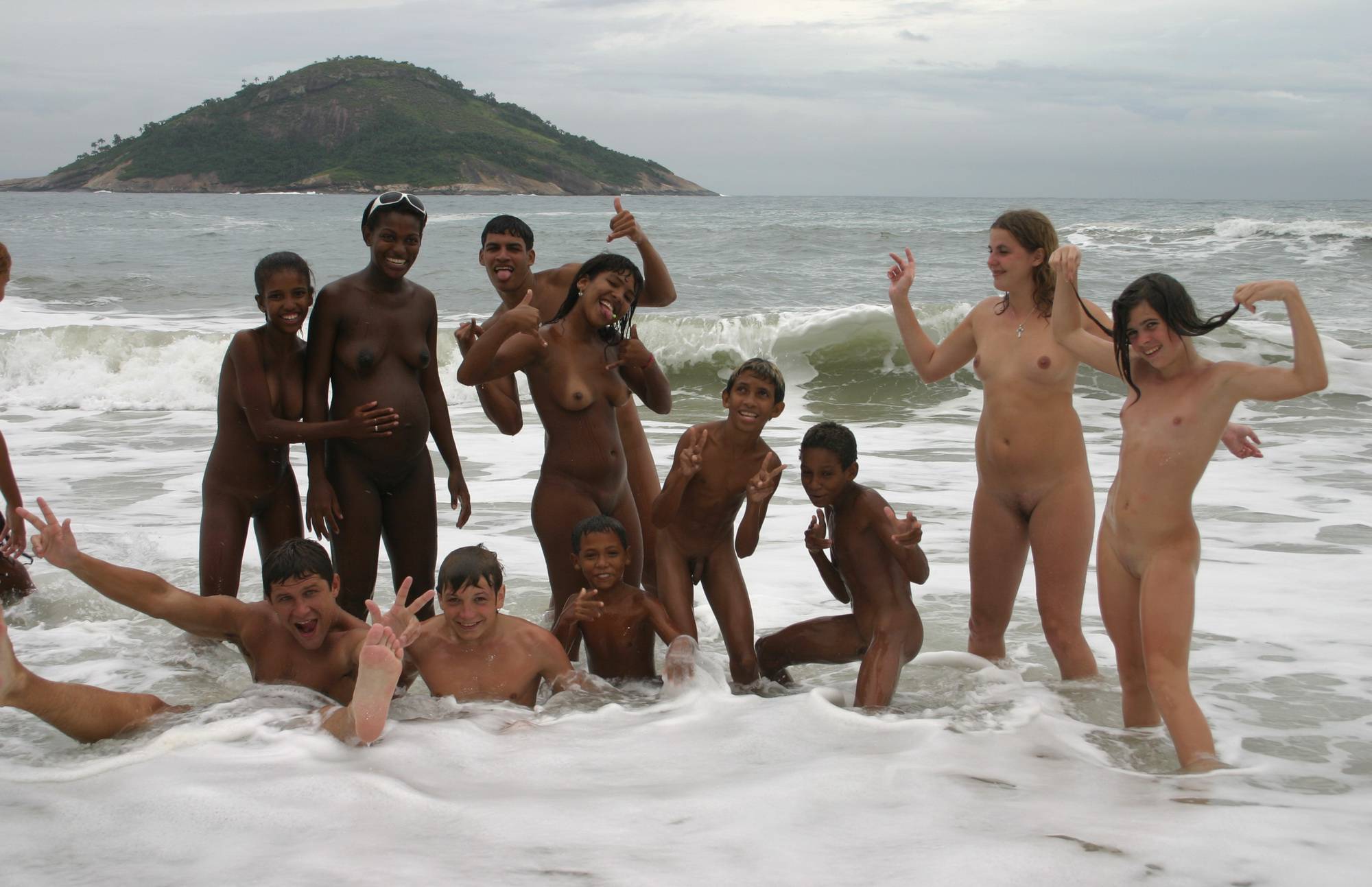 Brazilian Shoreline Splash Family Nudism Pics - 2